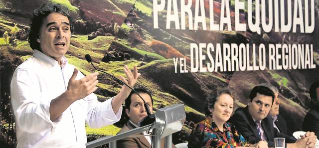 El Alma Máter fortalece su presencia en Oriente | El gobernador de Antioquia, Sergio Fajardo, el rector de la Universidad, Alberto Uribe y Autoridades locales de la región, participaron en la inauguración del centro académico. FOTO JULIO CÉSAR HERRERA