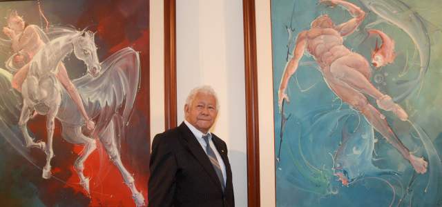 Ramón Vásquez, un niño de 90 al que no le gusta ser grande | Caballos alados y dioses son solo una parte de la prolífica obra del maestro Ramón Vásquez Arroyave que se exhibe en el Palacio de la Cultura. FOTO EDWIN BUSTAMANTE