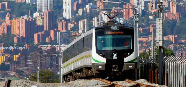 El metro hizo primer arribo a La Estrella | Así se ve el sur de Medellín desde la estación La Estrella, en construcción. FOTO JAIME PÉREZ