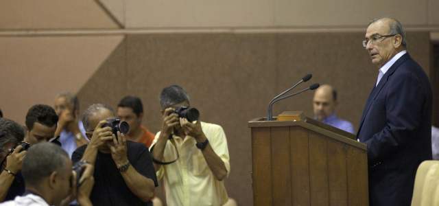 El acuerdo sobre tierras acredita el diálogo | El Gobierno y las Farc volverán a la mesa de negociación el próximo 11 de junio para abordar el segundo punto de la agenda: participación política. FOTO REUTERS