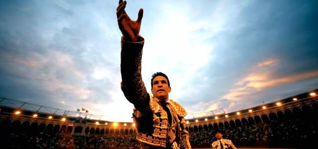 ¿Es Manzanares el número 1? | Manzanares triunfó en todas las plazas importantes de España en 2011. En la imagen, La Maestranza, de Sevilla, donde cortó 4 orejas en una tarde. FOTO ARCHIVO