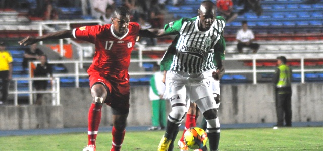 John Valoy puso el pasegol para que Félix Micolta, de zurda, pusiera al verde en ventaja. FOTO COLPRENSA