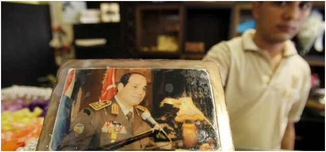 En la tienda de Bahira Galal venden chocolates decorados con la imagen del general Abdel Fattah al-Sisi, como homenaje al hombre que, según Galal, "salvó a su país del régimen de Mursi y se convirtió en un icono nacional en todo Egipto. FOTO REUTERS