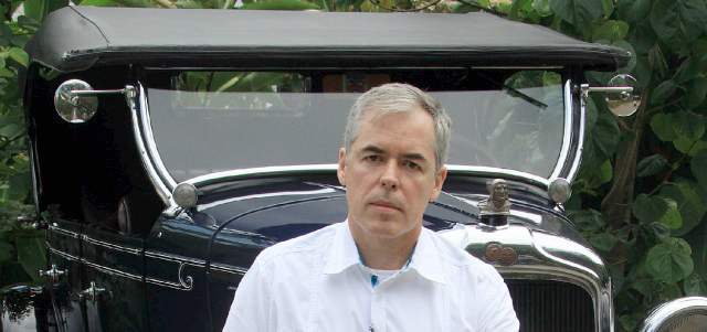 El orgullo de Luis son sus dos Pontiac | Uno de sus amores es un Pontiac de 1928. FOTO ROBINSON SAENZ
