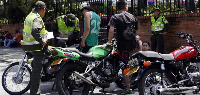 Sin parrillero, baja la criminalidad en moto | Usuarios de motos y alcaldes dividen opiniones sobre la restricción de parrillero hombre. FOTO MANUEL SALDARRIAGA