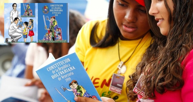 Con Chavez y Bolívar en la carátula, Venezuela reparte la constitución en las escuelas
