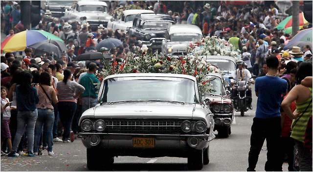 La nostalgia avivó la fiesta | Los andenes de las vías estuvieron colmados de público. Ni la leve lluvia que cayó por unos minutos ahuyentó a los asistentes. FOTO JULIO CÉSAR HERRERA