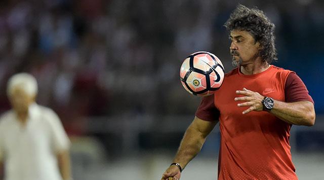 Leonel Álvarez dirige a Libertad de Paraguay, el siguiente rival de Nacional en Libertadores. FOTO EFE