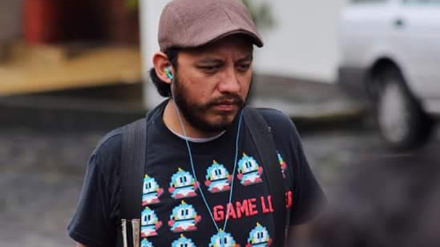 El fotoperiodista Rubén Espinosa que había abandonado el oriental estado de Veracruz por amenazas se encuentra entre los cinco cadáveres hallados en un apartamento de la Ciudad de México. 