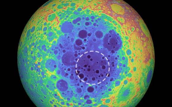 El lado oscuro de la Luna tiene un misterioso material metálico. FOTO Nasa