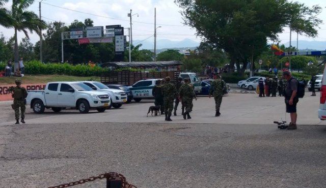 Autoridades hacen presencia en la zona en la mañana de este viernes. FOTO