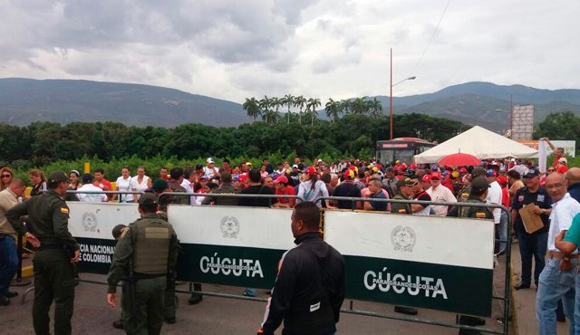Los dos últimos domingos (10 y 17 de julio) se permitió el paso temporal de venezolanos a Colombia para comprar alimentos. FOTO Colprensa - La Opinión