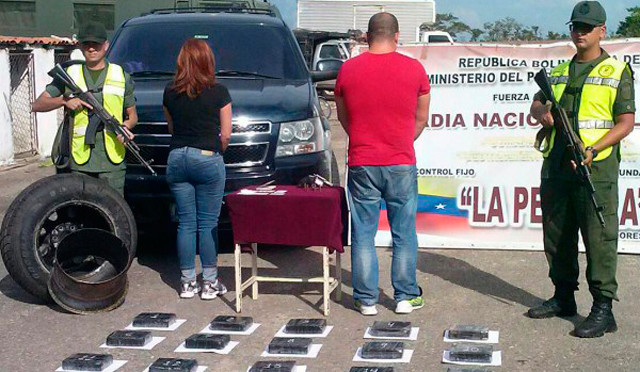 Los 31,4 kilos de coca les fueron hallados en el neumático de repuesto. FOTO COLPRENSA.
