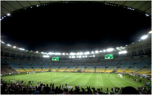 El estadio Maracaná reformado alberga un juego de 'Amigos de Bebeto "y" Amigos de Ronaldo" durante la inauguración del estadio de Río de Janeiro, el 27 de abril 2013. FOTO ARCHIVO AP