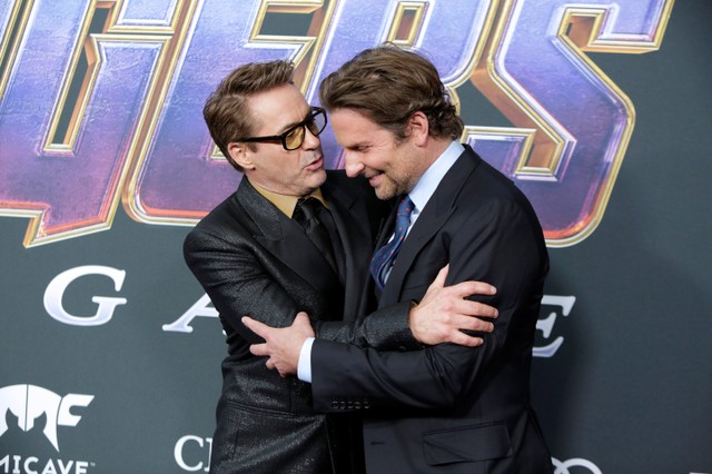 La camaradería entre Robert Downey Jr. y Bradley Cooper en el estreno. FOTO REUTERS/Monica Almeida