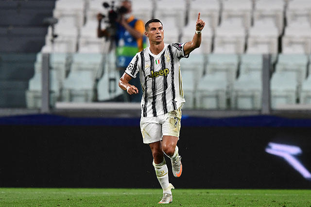 Cristiano Ronaldo marcó, según la elección hecha por la Champions, el mejor gol de la temporada, su compañero Juan Guillermo Cuadrado, quedó en el tercer lugar. FOTO AFP
