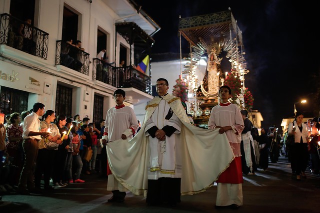 Cientos de visitantes, tanto nacionales como extranjeros, acudieron a las calles aledañas a la iglesia de San Francisco en Popayán (Colombia) con el fin de avistar esta tradición. FOTO Colprensa