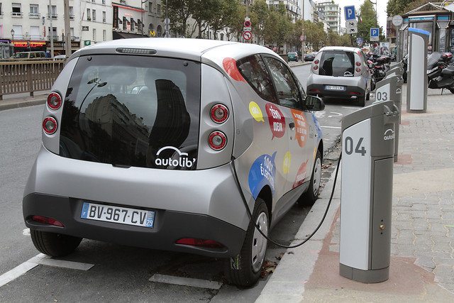 Se espera que en el 2030 haya una circulación de aproximadamente 600.000 vehículos eléctricos en todo el país. FOTO: Colprensa