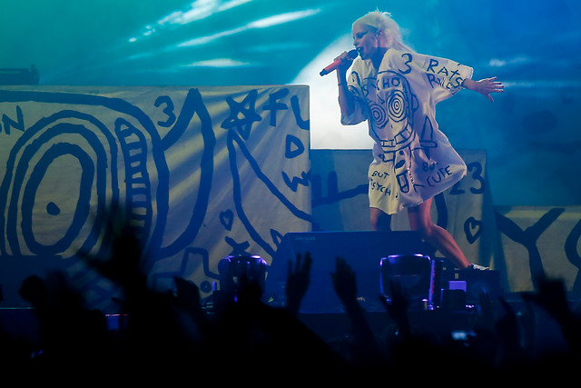 Con un poco de lluvia y la presentación de diferentes artistas, inició el Festival Estéreo Picnic 2016. En la foto: Die Antwoord durante su presentación. FOTO Colprensa