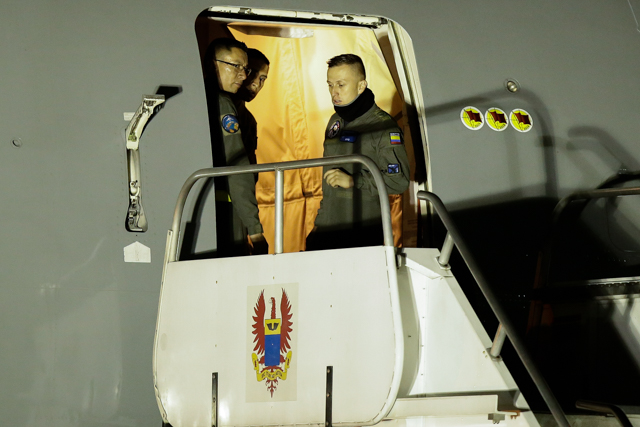 El vuelo para traer a colombianos de Wuhan despega hacia Alaska
