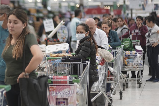 La confianza del consumidor cayó 10 puntos en el país. FOTO: Colprensa