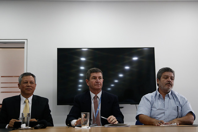 En la imagen la presentación del mecanismo tripartito de monitoreo y verificación. De izquierda a derecha: Contralmirante Orlando Romero Reyes, Delegado del Gobierno Nacional; General Javier Pérez Aquino, Jefe de Observadores Internacionales, Misión de las Naciones Unidas en Colombia y Marco León Calarcá, Delegado de las Farc-Ep. FOTO Colprensa