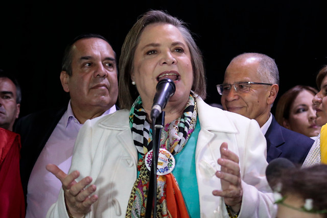 Clara López.