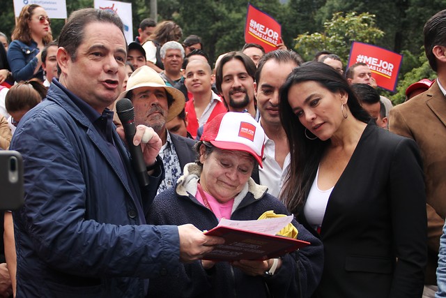Vargas Lleras continúa con su campaña de firmas para aspirar a la presidencial. FOTO COLPRENSA