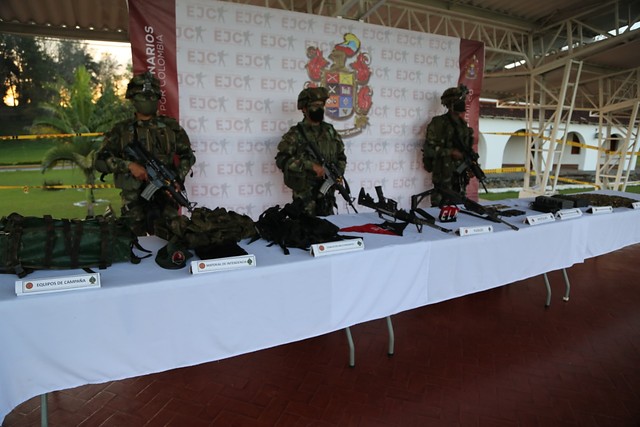 En el operativo del Ejército también se incautaron armas pertenecientes al ELN. FOTO COLPRENSA