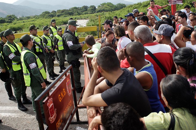 El cierre de la frontera de Venezuela con Colombia tiene fuertes repercusiones entre los comerciantes del lado colombiano. FOTO COLPRENSA