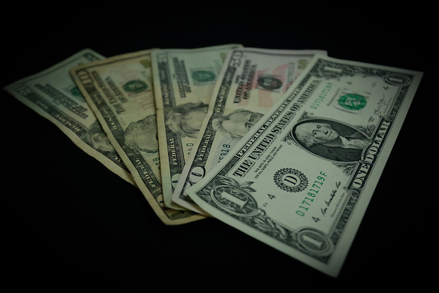 Los mercados sintieron la expansión del Coronavirus. El dólar siguió en rompiendo máximos históricos. FOTO COLPRENSA