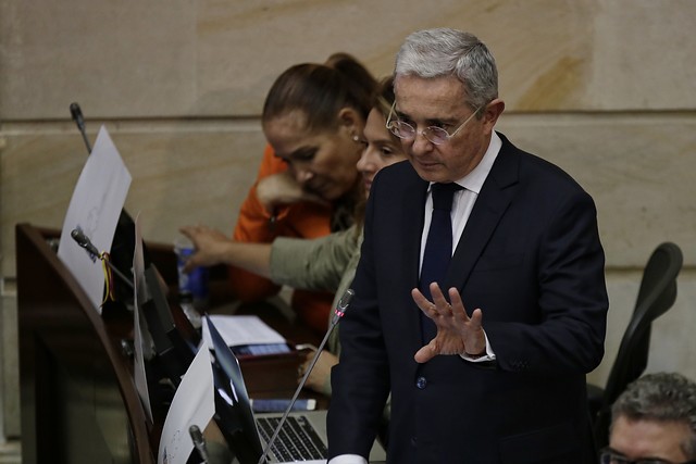 Uribe lamenta decisión de su exministro Palacio de acogerse a la JEP