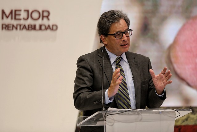 El ministerio de Hacienda, encabezado por Alberto Carrasquilla, presentó sus nuevas perspectivas de regla fiscal FOTO COLPRENSA