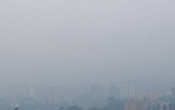 Así se veía el Valle de Aburrá la mañana de este sábado desde Envigado. FOTO CORTESÍA