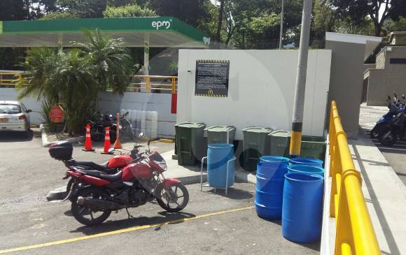 En estas canecas dispone el restaurante los residuos. FOTO MATEO ISAZA GIRALDO