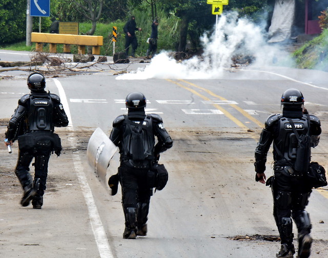 La minga indígena y campesina ha creado enfrentamientos con al Fuerza Pública en al vía Panamericana. FOTO Colprensa