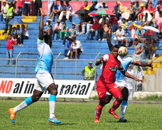 La fuerte temperatura reinante a la hora del partido ayudó más a Jaguares que a Cortuluá. FOTO Colprensa