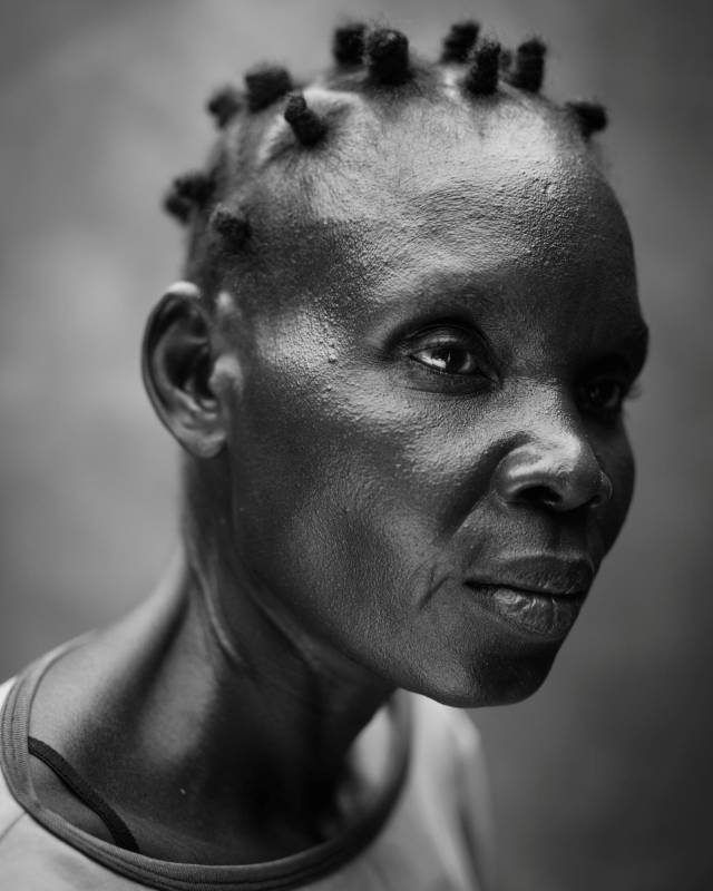 Retrato de Hellen (41) quien vive con un problema de salud mental. Segundo lugar en la categoría personas. FOTO Robin Hammond, NOOR Imágenes para Witness Change / Cortesía de World Press Photo Foundation / 