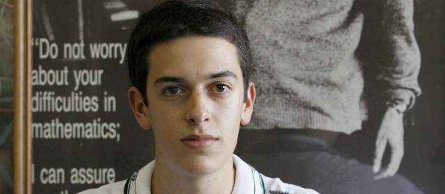 Andrés es un físico en potencia | A Andrés le apasiona la robótica y su hermano Federico prefiere las humanidades. Inquieto, investigador y disciplinado, Andrés tiene claro que su vida está ligada a los números. FOTO DONALDO ZULUAGA