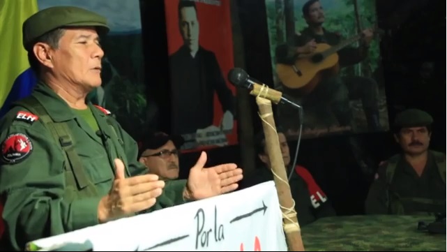 Nicolás Rodríguez, alias “Gabino”, dijo que se analizaría la posibilidad de dejar las armas una vez se examine la voluntad del Gobierno para poner fin al conflicto. FOTO TOMADA DE VIDEO