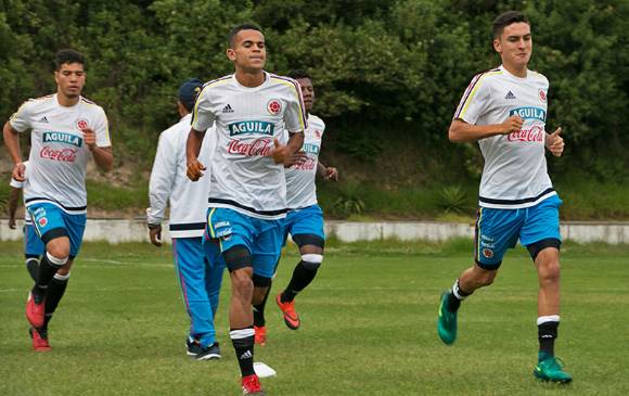 Colombia realizó ayer la última práctica en Quito y quedó lista para el partido de hoy que abre el hexagonal del Suramericano sub-20. Venezuela, el rival de turno. FOTO cortesía Fedefútbol 