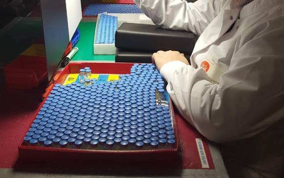 Tener laboratorios certificados abre puertas a los empresarios en otros países, a menor costo. Foto Colprensa