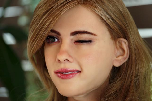 Conozca el robot que luce como Scarlett Johansson