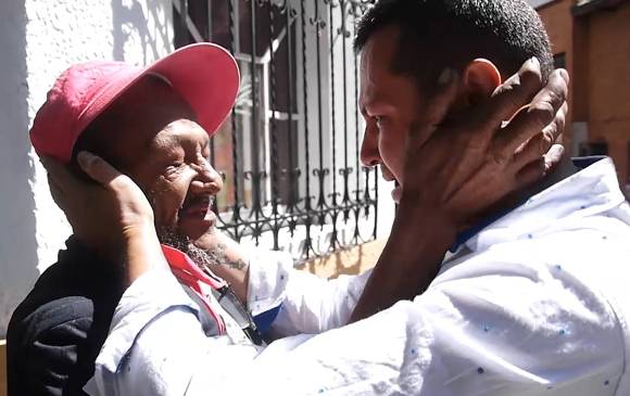 Policía encuentra a su padre en las calles de Medellín luego de 20 años