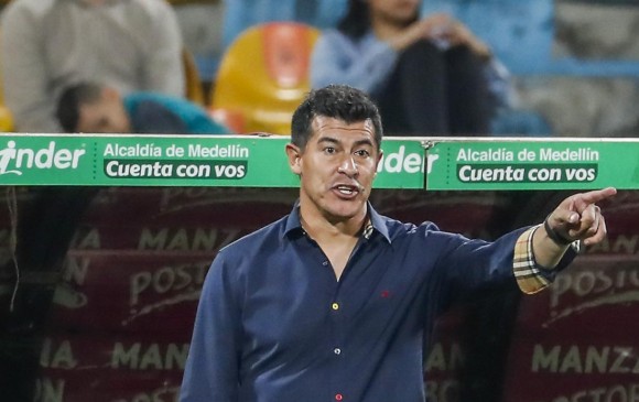 Jorge Almirón, técnico de Atlético Nacional, fue sancionado por Dimayor. FOTO RÓBINSON SÁENZ