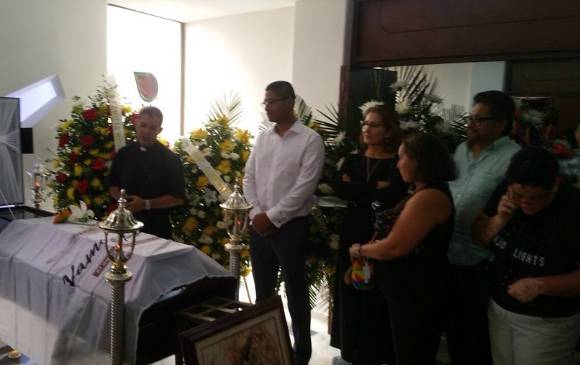 Alias “Iván Márquez” y sus familiares en el sepelio de Carmen Emilia Arango Hurtado, madre del jefe guerrillero. FOTO Colprensa