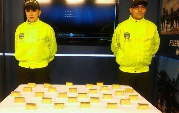 Al momento de la captura ‘Román’ transportaba en el baúl de su camioneta 28 lingotes de oro avaluados en 3.302 millones, los cuales fueron dejados a disposición de la autoridad competente. FOTO Colprensa - Cortesía Policía Nacional
