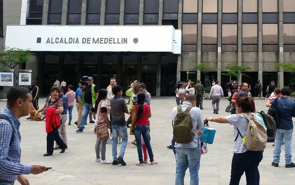 Falsa alarma de bomba obligó evacuación de la Alcaldía de Medellín