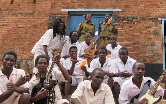 La banda está conformada por presidiarios condenados por diferentes crímenes. Su líder asegura que la música curó la maldad en ellos. FOTO Cortesía