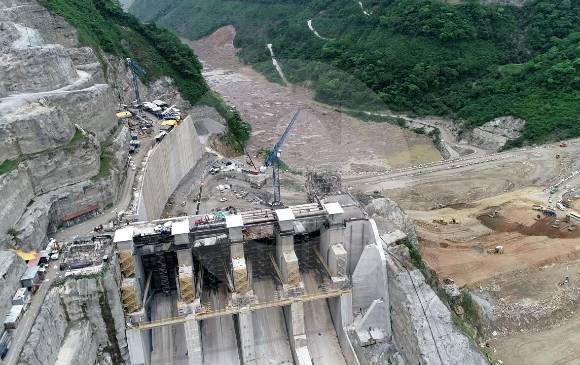 Expertos de EPM aseguran que la cantidad de agua que está pasando por el túnel afectado -400 metros cúbicos por segundo- permite la preservación de los ecosistemas. FOTO Juan David úsuga